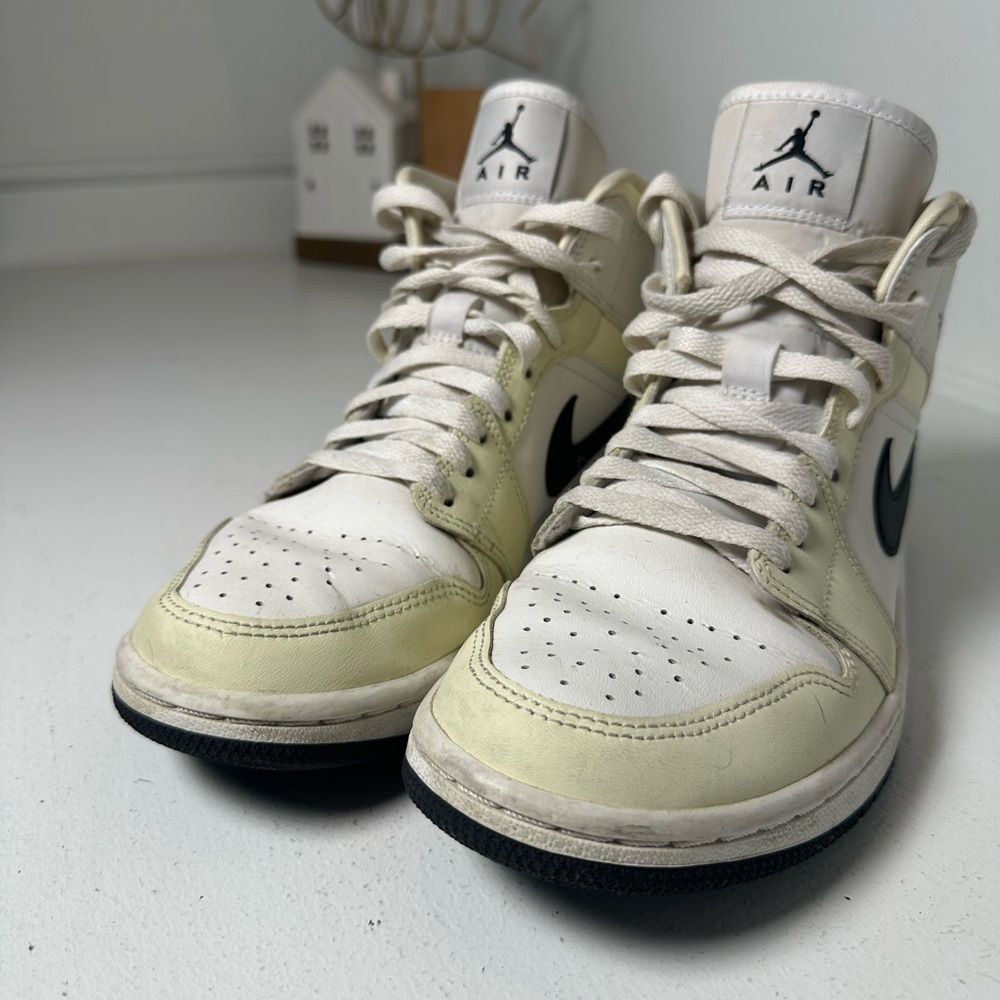 Nike Air Force 1 High Women's 9 Coconut Milk White Black Leather Sneakers StockX - Picture 5 of 10